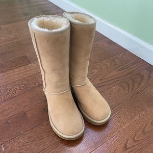 UGG CLASSIC TALL BOOTS! Sand, size 5